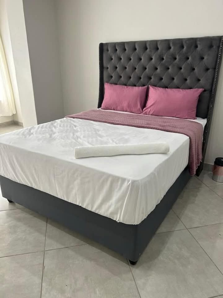 Chocolate City Guest House Източен Лондон Екстериор снимка